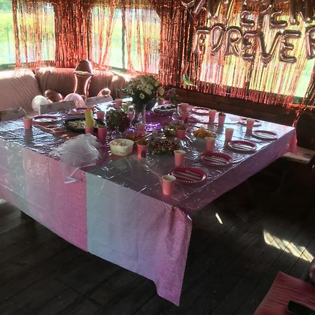 Willa Sara Okuninka Luaran gambar
